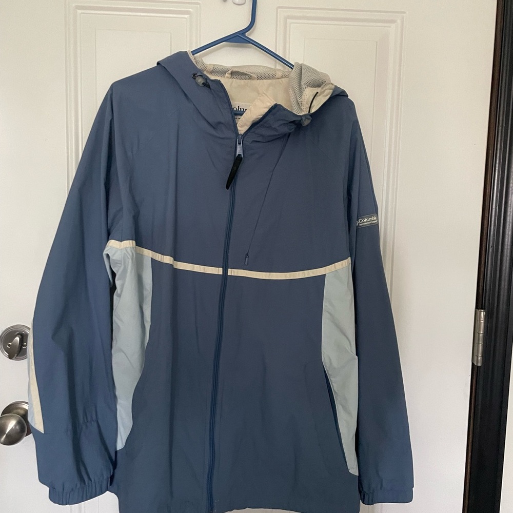 Spring jacket/water resistant. Jacket - Picture 9 of 10